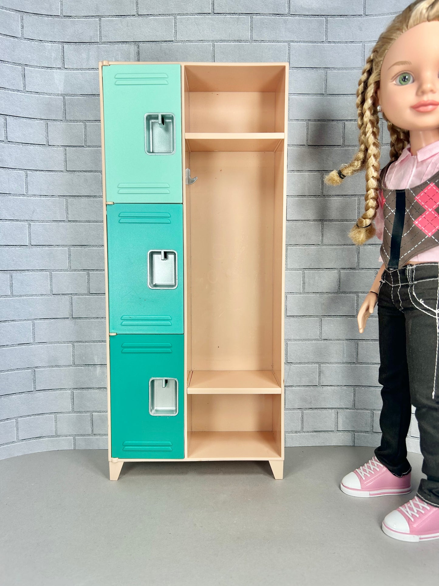 Pre-Owned Our Generation Classroom Cool Locker For 18" Doll