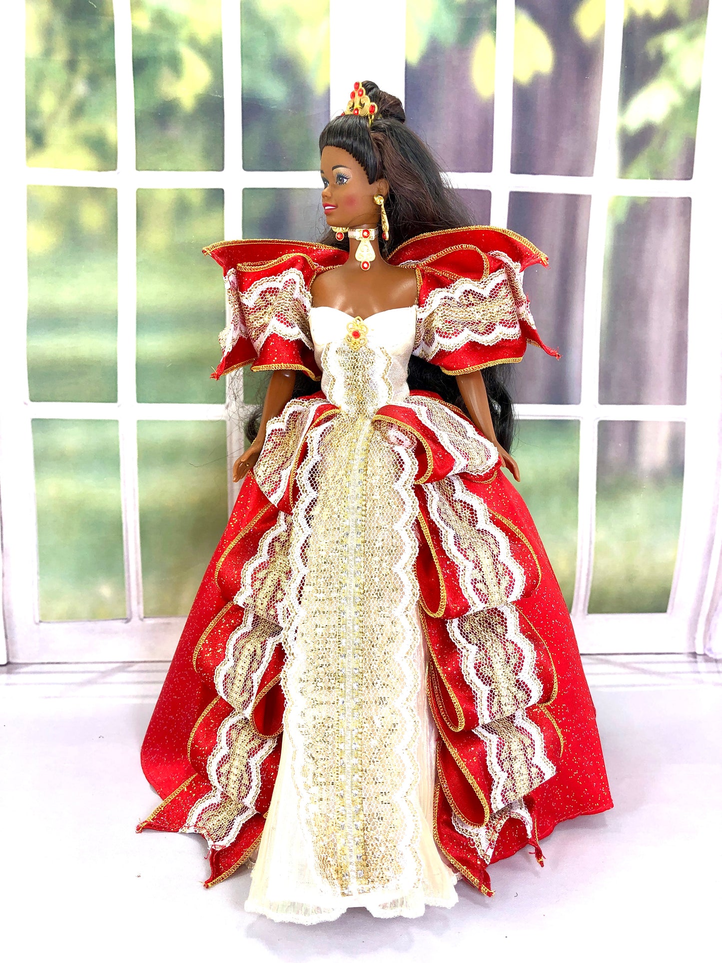 Pre-Owned Happy Holidays Barbie Doll 1997 African-American 10th Anniversary Special Edition